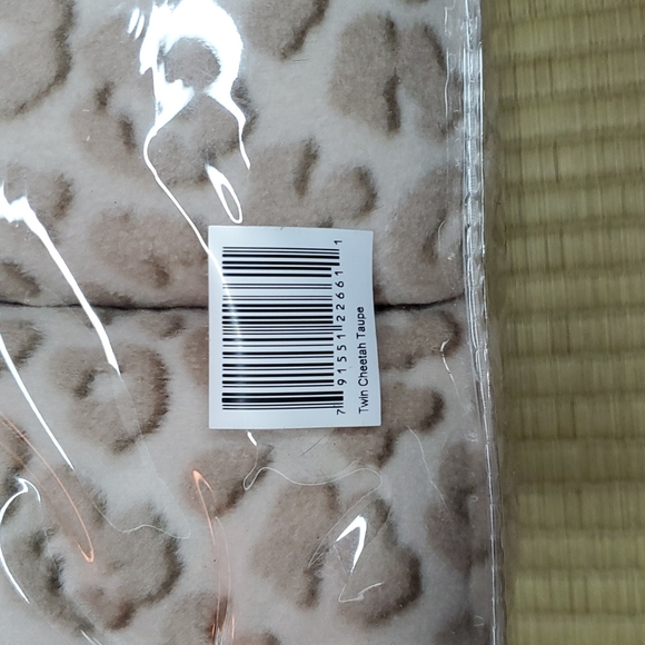 Berkshire Polarfleece Cheetah Twin Sheet Set - Picture 6 of 6